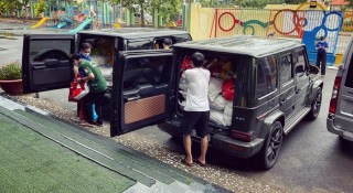 Chung tay mùa dịch, nhà hảo tâm mang cả Mercedes-AMG G63 đi vận chuyển đồ tiếp tế vùng bị cách ly